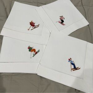 Set of 8 White Ski-Themed Napkins
